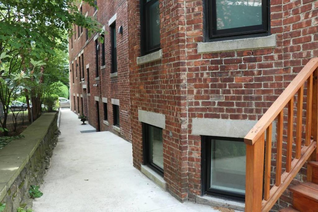 A Stylish Stay W/ A Queen Bed, Heated Floors.. #22 Brookline Exterior photo