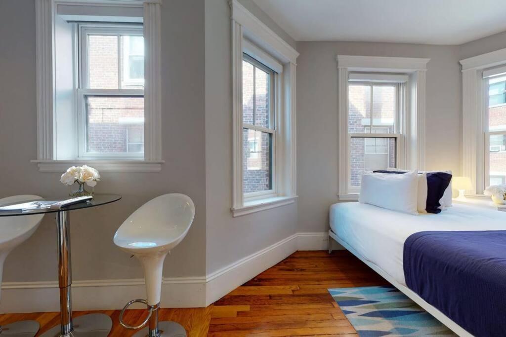 A Stylish Stay W/ A Queen Bed, Heated Floors.. #22 Brookline Exterior photo