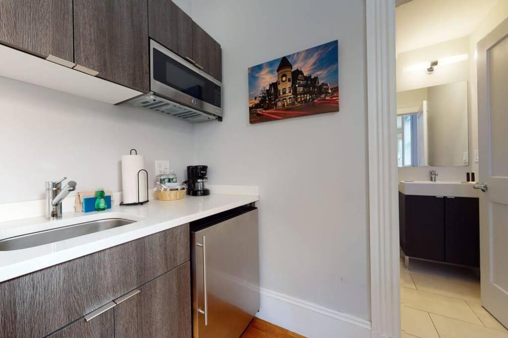 A Stylish Stay W/ A Queen Bed, Heated Floors.. #22 Brookline Exterior photo