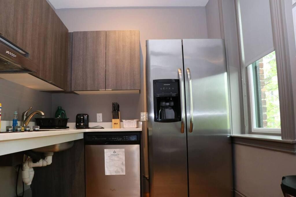 A Stylish Stay W/ A Queen Bed, Heated Floors.. #22 Brookline Exterior photo