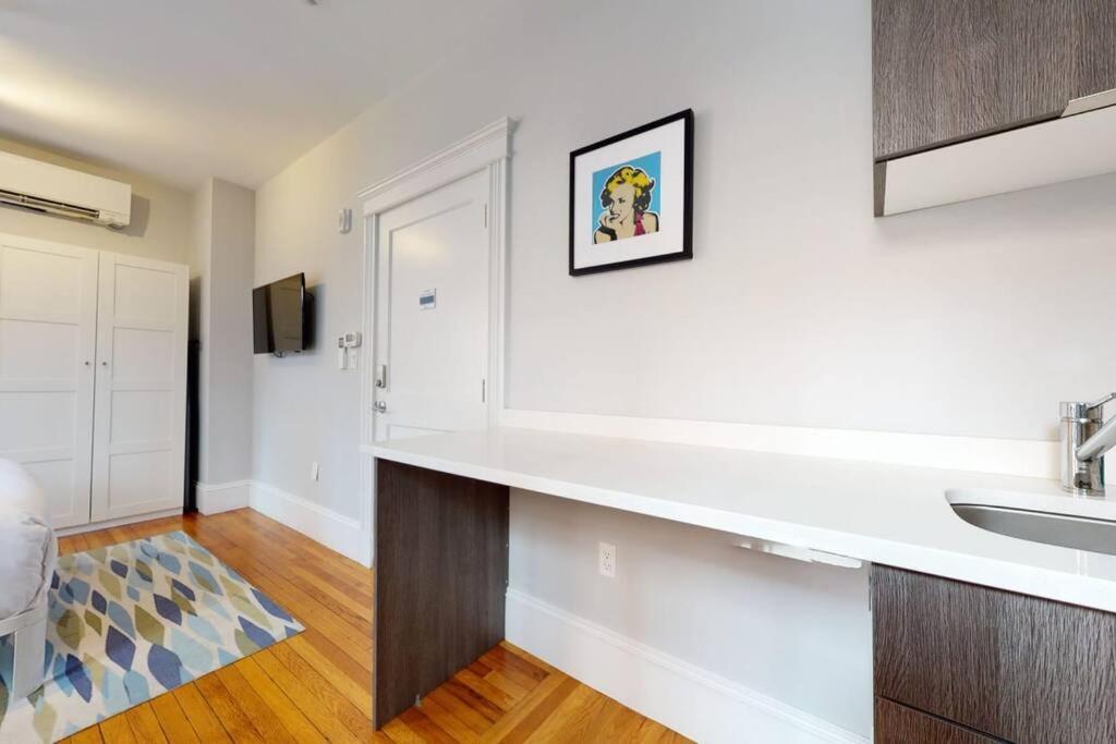 A Stylish Stay W/ A Queen Bed, Heated Floors.. #22 Brookline Exterior photo