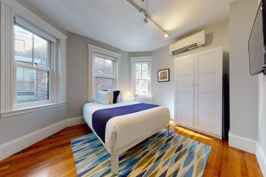 A Stylish Stay W/ A Queen Bed, Heated Floors.. #22 Brookline Exterior photo