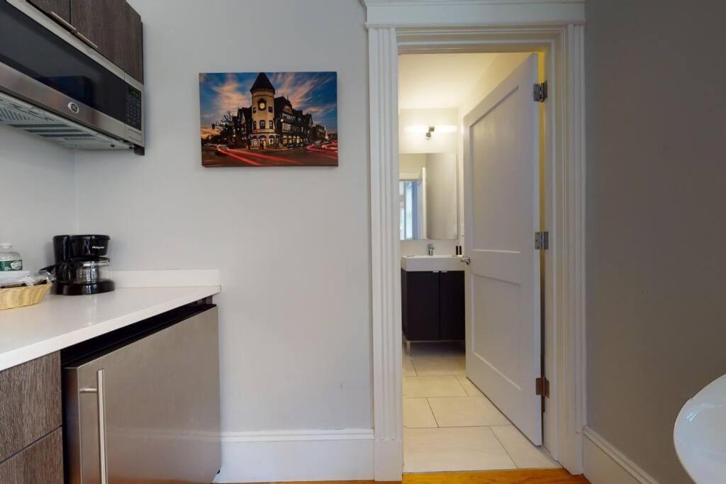 A Stylish Stay W/ A Queen Bed, Heated Floors.. #22 Brookline Exterior photo