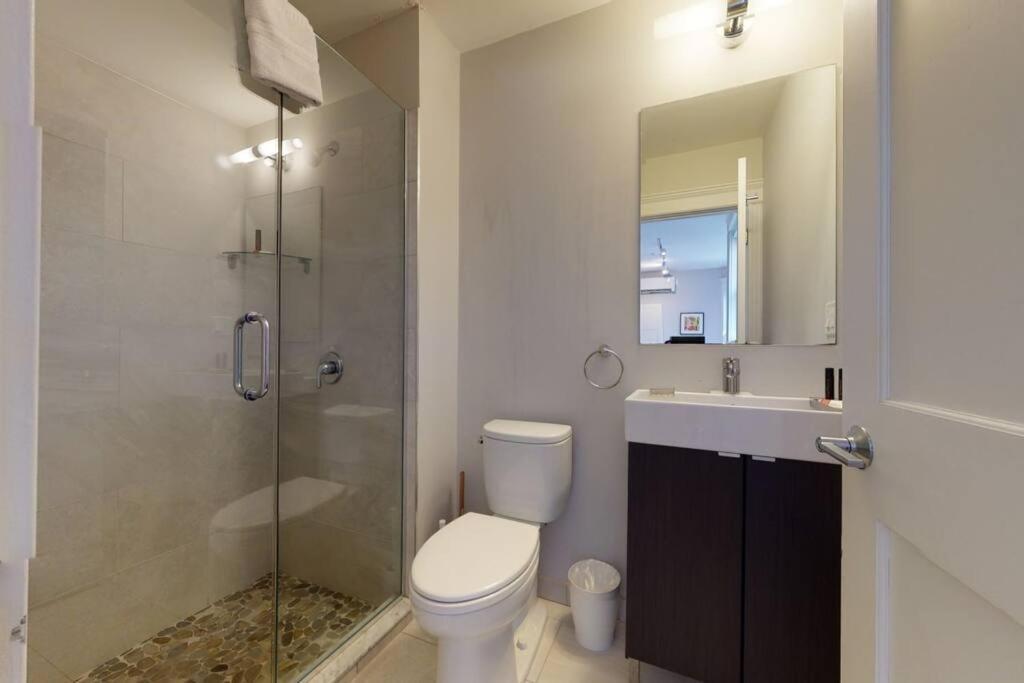 A Stylish Stay W/ A Queen Bed, Heated Floors.. #22 Brookline Exterior photo