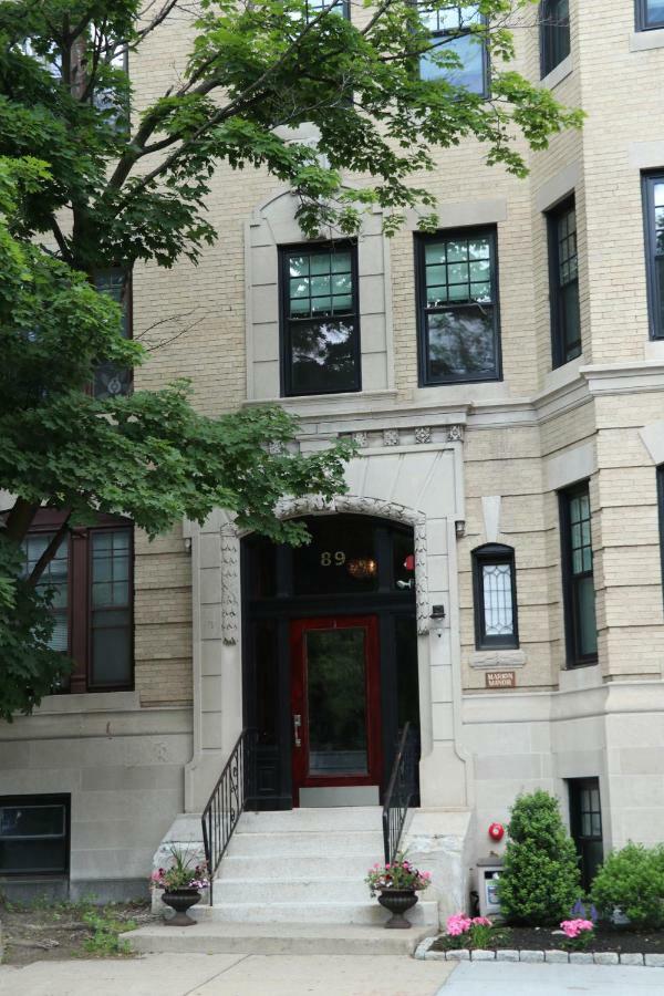 A Stylish Stay W/ A Queen Bed, Heated Floors.. #22 Brookline Exterior photo